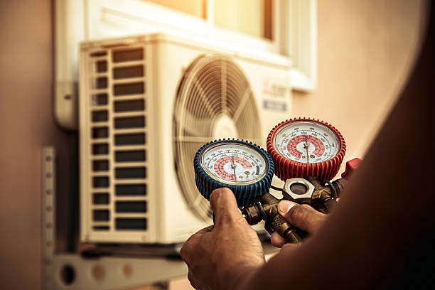 Professional Hvac technician working in Carthage, MS